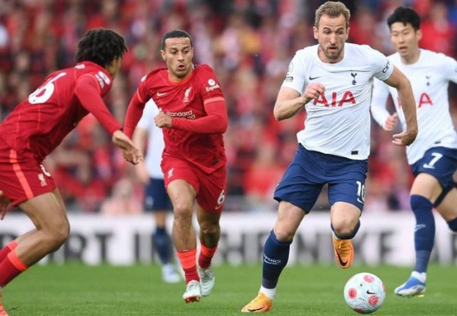 击中场边的 击中场边的